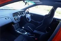 Внутрішнє устаткування салону і передня панель - 3 баллаНепосредственно перед водієм розташований спідометр, у верхній частині середньої консолі знаходиться дисплей бортового навігатора, - передня панель салону добре спланована в функціональному плані