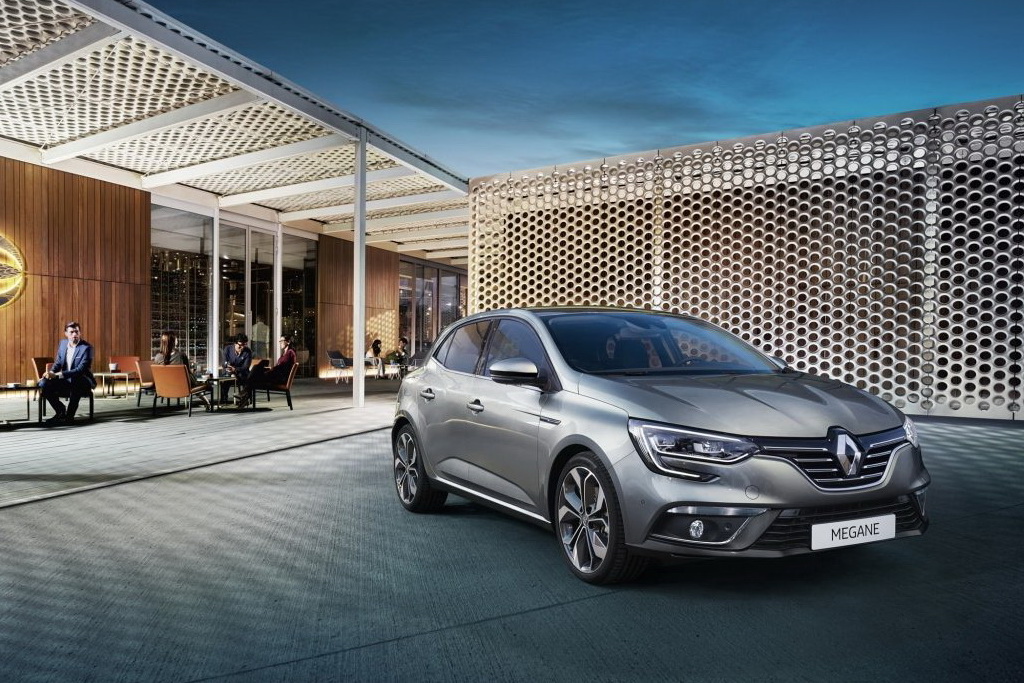 У порівнянні з попередником хетчбек виріс в довжину на 64 мм (4359 мм) і став нижче на 25 мм (1447 мм)