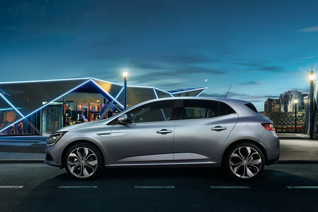 Автомобіль отримав абсолютно новий дизайн інтер'єру і більш дорогі матеріали