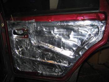 Багато автовласників встановлюють в салон потужну акустику, сабвуфер і динаміки