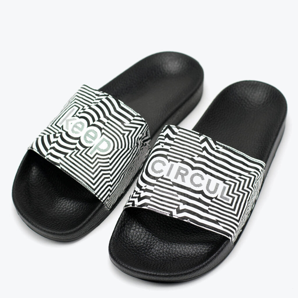 Над дизайном також працював київський дизайнер   Богдан Яремчук   з Spiilka Design Büro