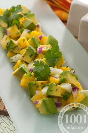 Цей салат з мексиканських авокадо і африканських ананасів - просто верх насолоди