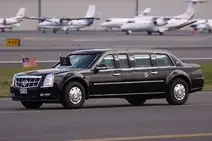 На фото: сучасний броньовик Cadillac з урядового гаража президента США