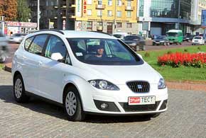Seat Altea пропонується в двох версіях - зі стандартною колісною базою і подовженою XL