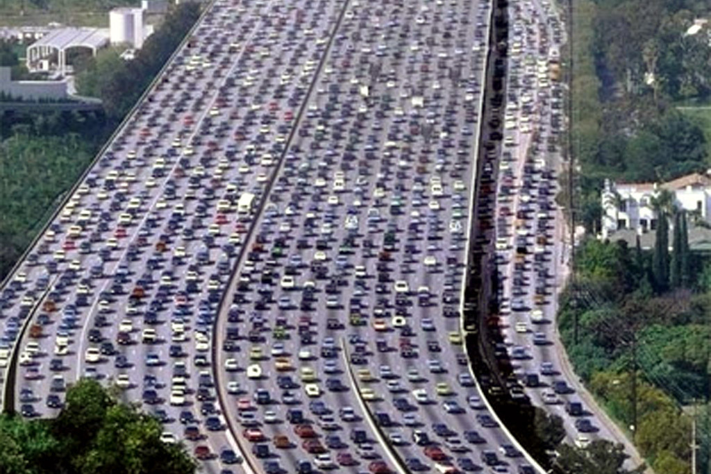 Влада китайської провінції Гуанчжоу вирішили боротися з пробками шляхом обмеження реєстрації нових автомобілів, повідомляє China Daily