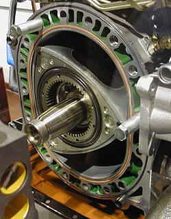Роторно-поршневий двигун внутрішнього згоряння (РПД, двигун Ванкеля), конструкція якого розроблена в 1957 інженером компанії NSU Вальтером Фройде (англ