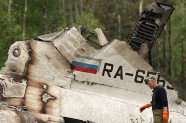 27 червня 2011, 23:41 Переглядів:   МАК: Ту-134 при посадці пошкодив ЛЕП, фото AFP