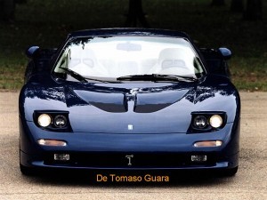 Творцем італійської автомобільної марки Де Томасо став гонщик родом з Аргентини Алехандро де Томазо, який брав участь в змаганнях на машинах Maserati і OSCA