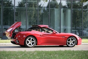 Ferrari California - неймовірно ефектний кабріолет версії 2009 року