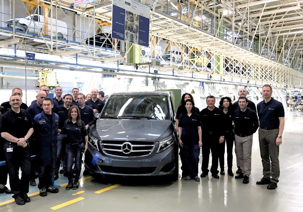 Мінівен Мерседес в березні 2017 року відсвяткував ювілей - на іспанському підприємстві Vitoria був випущений 100-тисячний автомобіль Mercedes-Benz V-Class
