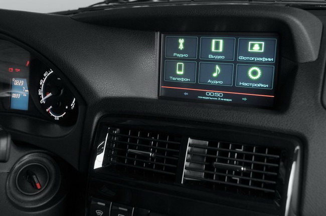 На Lada Priora в варіантах виконання «Люкс» введена система підтримки курсової стійкості, об'єднана з ABS і блоком управління двигуном (в зв'язку з цим модернізована калібрування контролерів ЕСКД)