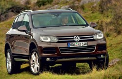 Вже багато років йде суперечка, пов'язаний з Volkswagen Touareg, до якого все-таки класу належить даний автомобіль